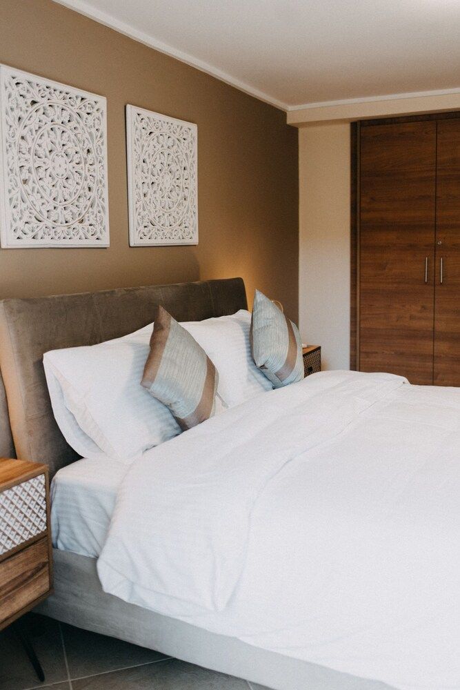 Best House Central Luxury Apartment Deluxe Apartment, 1 Queen Bed with Sofa bed, Kitchen, Courtyard View 3