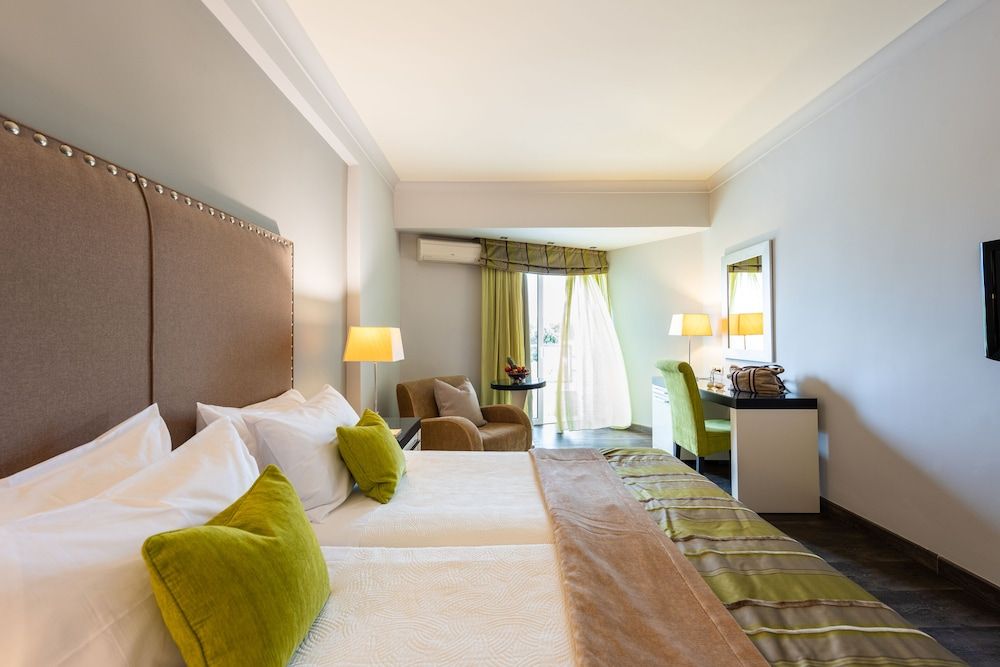 Single Room, Sea View