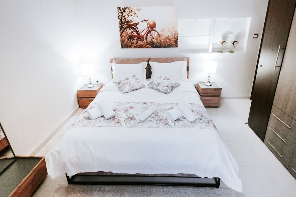 Best House Ellinos Stratiotou Ayia Patra Deluxe Apartment, Multiple Bedrooms, Kitchen, City View 6