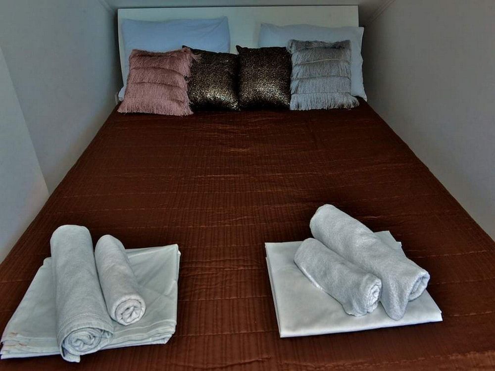 Studio (Studio Apartment with Balcony)