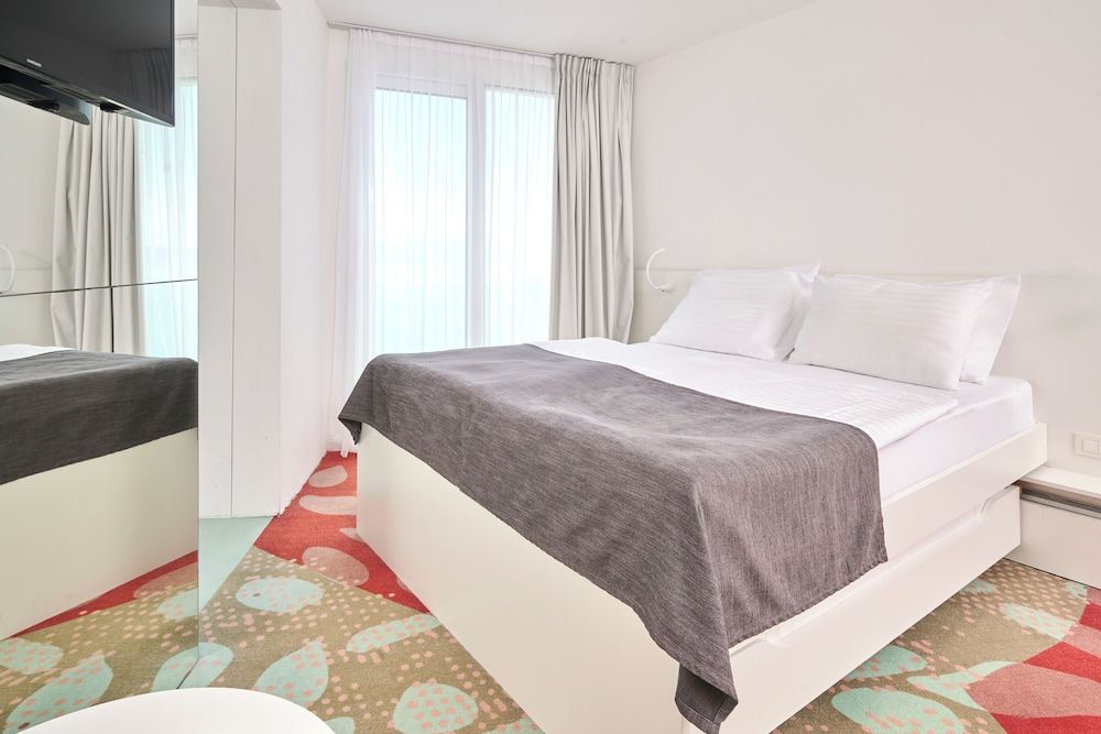 Aminess Vival Lišanj Family Hotel Premium family room with sea view balcony