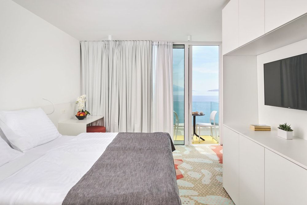 Aminess Vival Lišanj Family Hotel Premium family room with sea view balcony 2