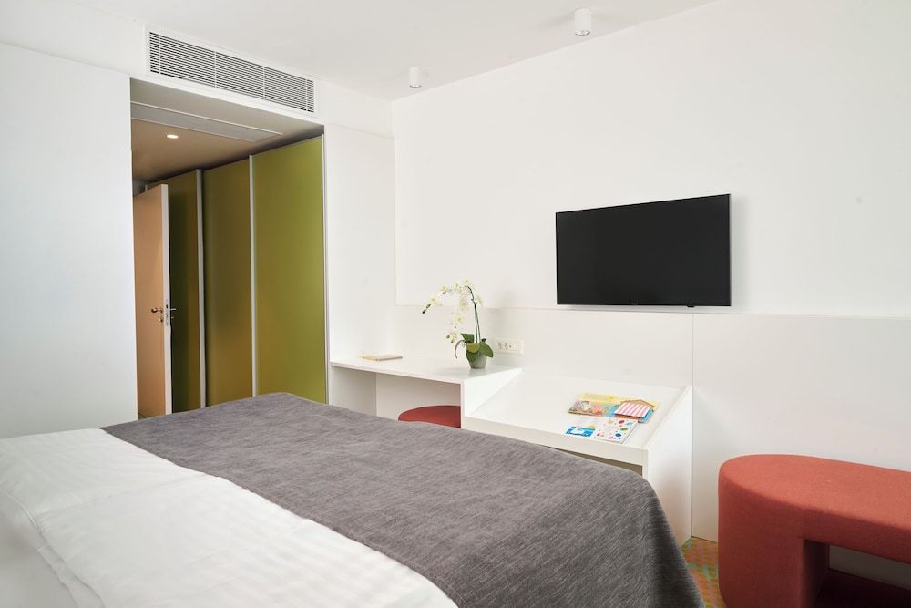 Aminess Vival Lišanj Family Hotel Classic double room with balcony 6