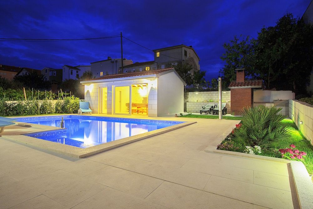 undefined Apartments Maestral 9