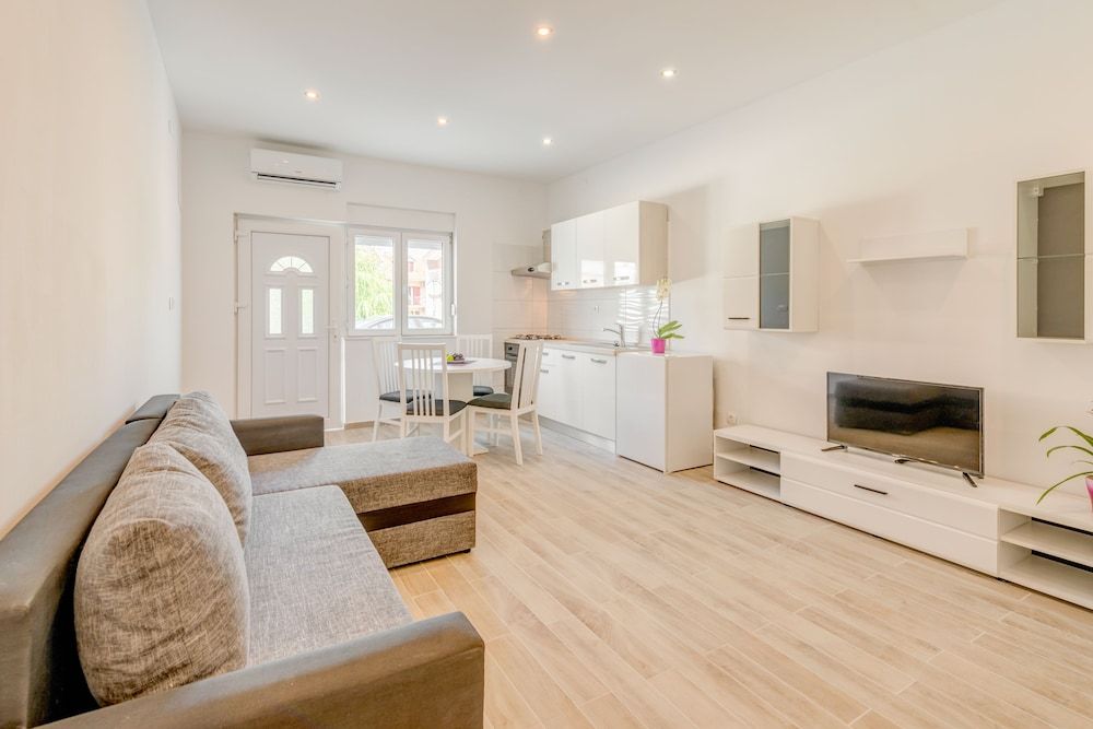 Apartments Maestral Apartment, 1 Bedroom 8