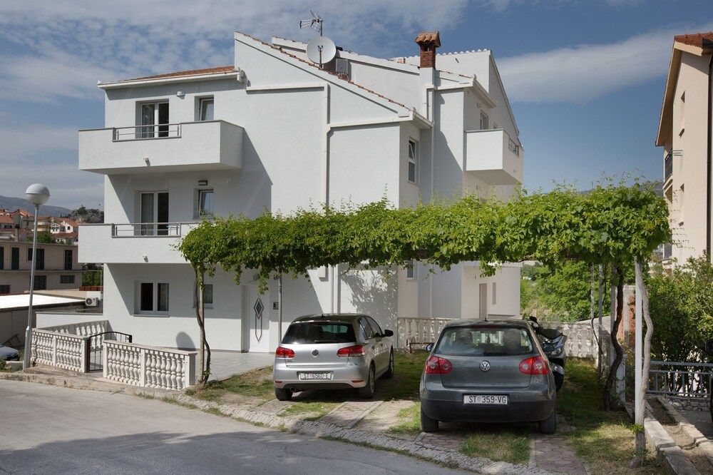 undefined Apartments Toni Relax 3