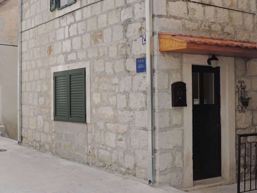 undefined Apartments Lana 4