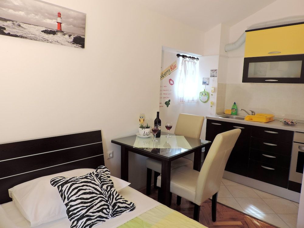 undefined Apartments Lana 10