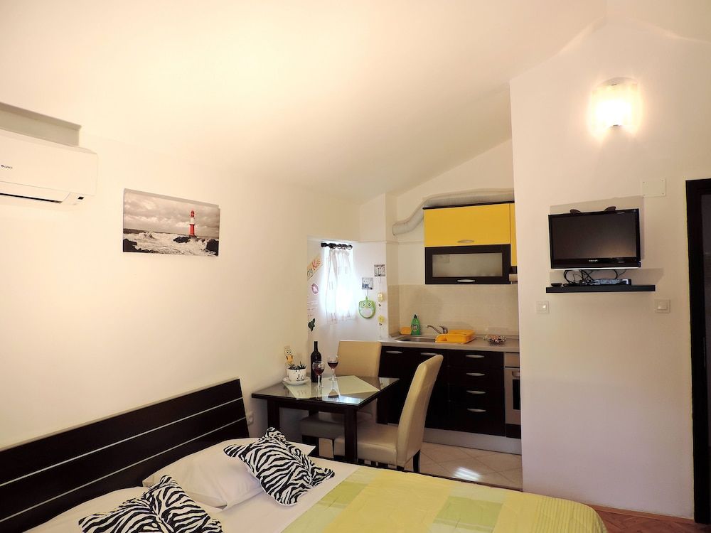 Apartments Lana Studio 3