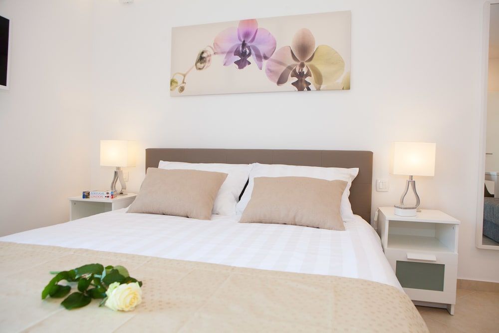 undefined Split Summer Lounge Apartments 6