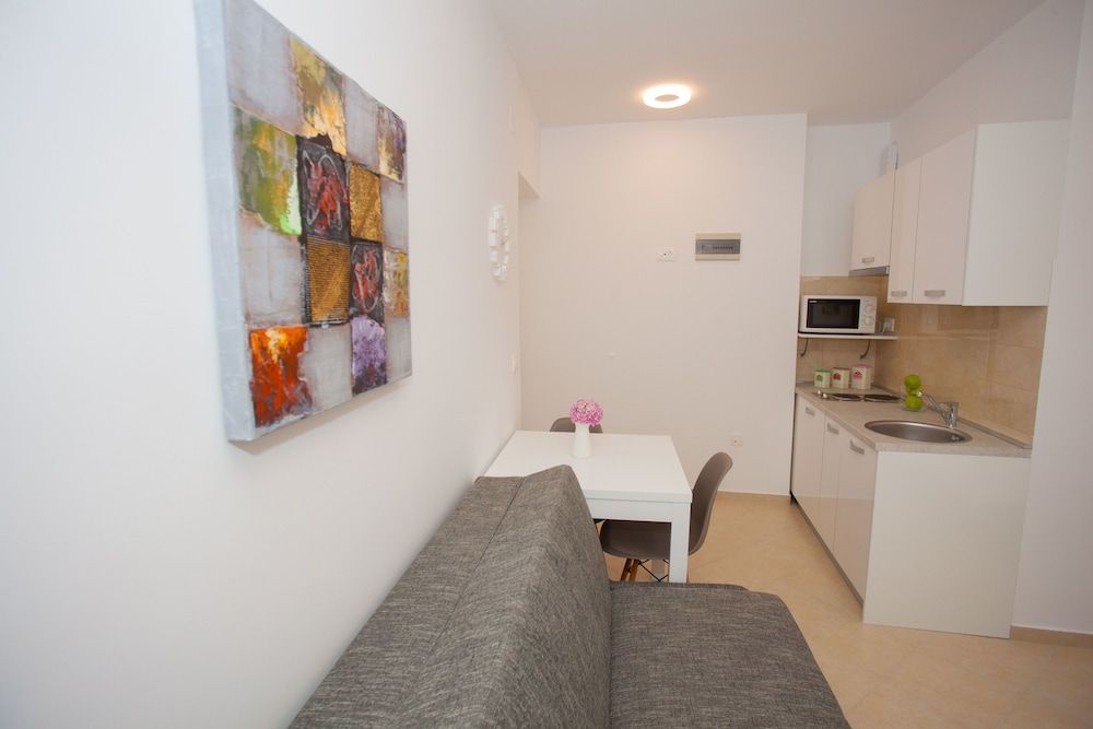 undefined Split Summer Lounge Apartments 7