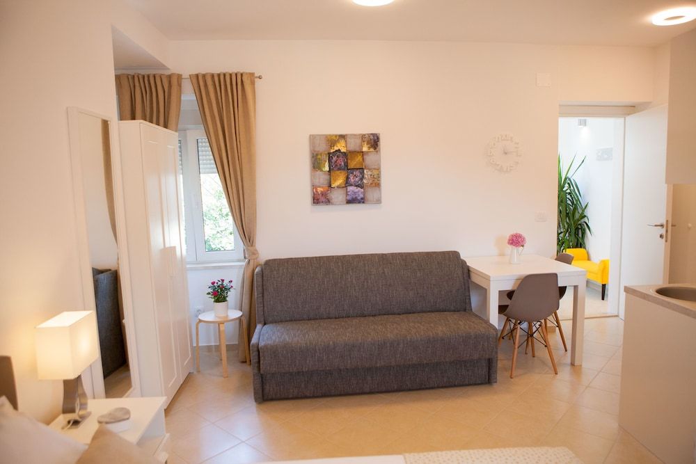 undefined Split Summer Lounge Apartments 10
