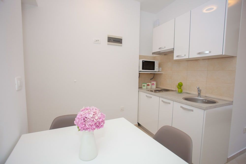 undefined Split Summer Lounge Apartments 8