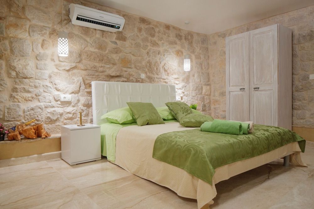 Luxury View Marjan Deluxe Apartment (Ground Floor) 4