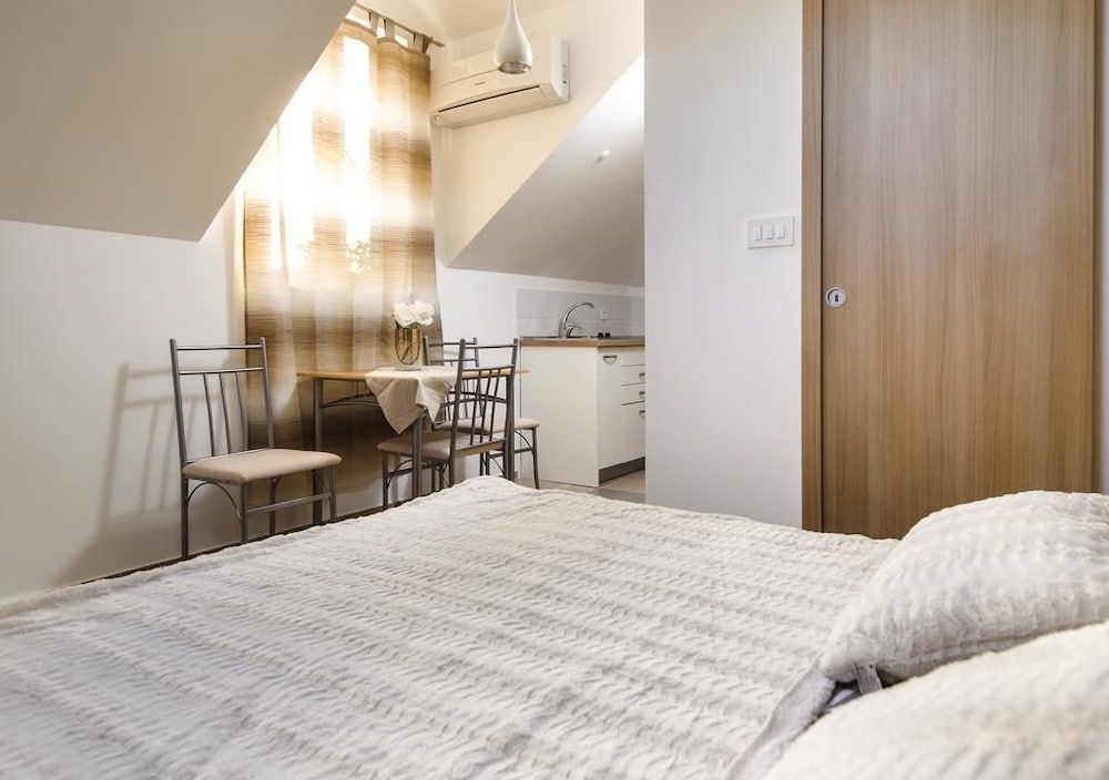 undefined La Perla Apartments 8