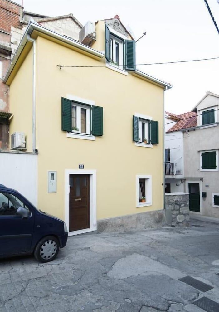 undefined La Perla Apartments 6