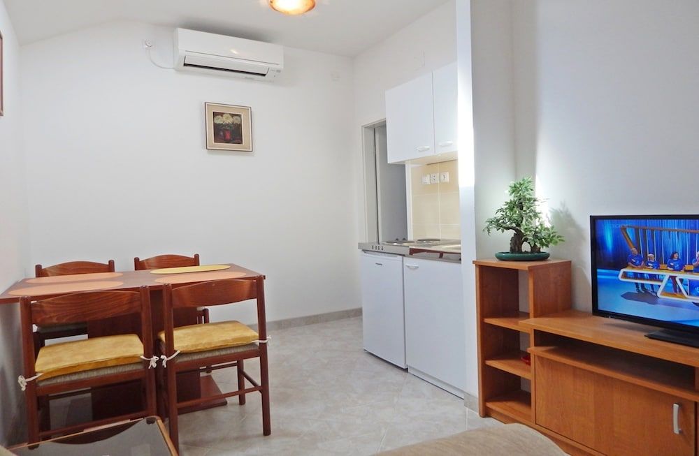 Apartments Moni Apartment, 2 Bedrooms 8