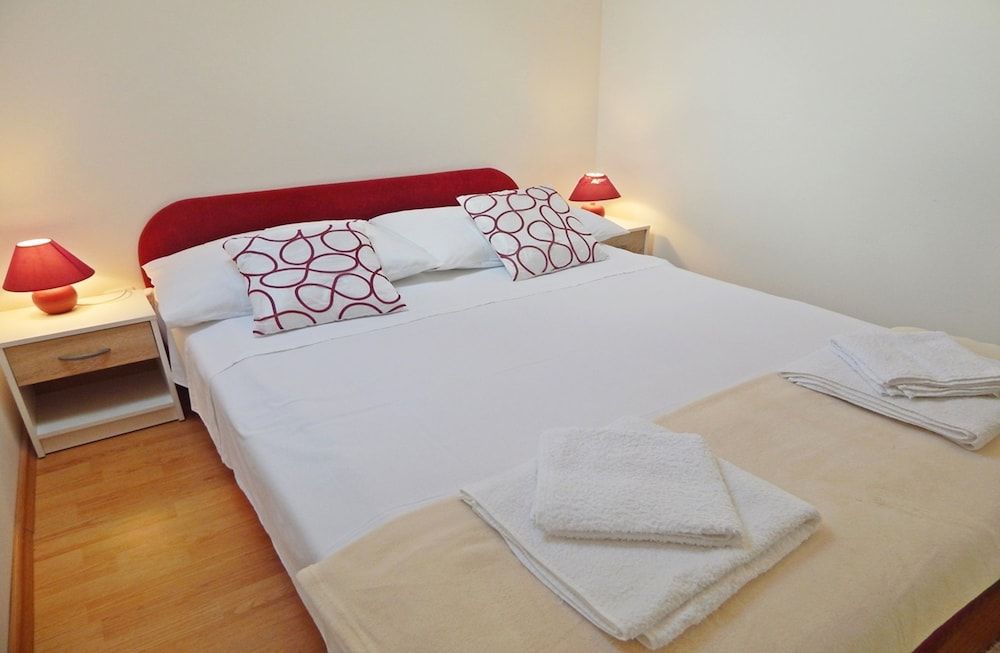 Apartments Moni Apartment, 2 Bedrooms 2