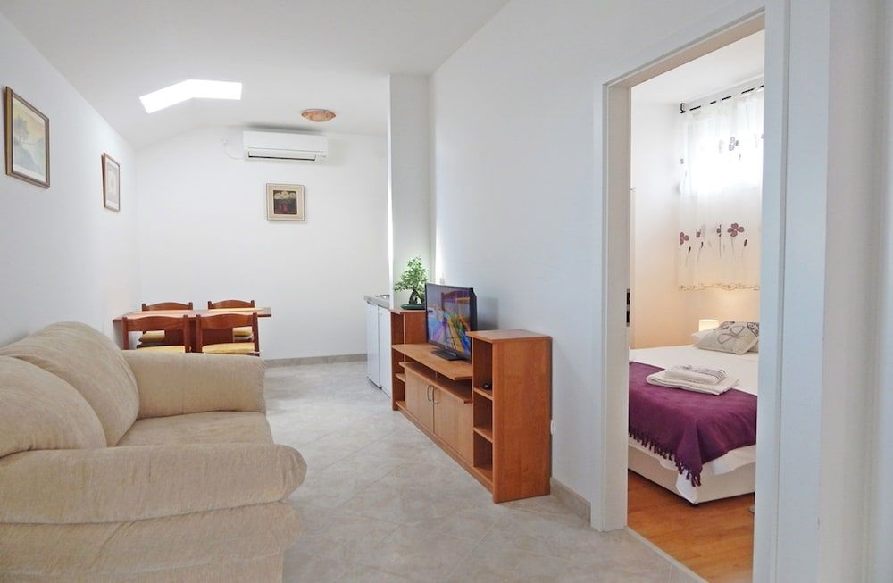 Apartments Moni Apartment, 2 Bedrooms 6