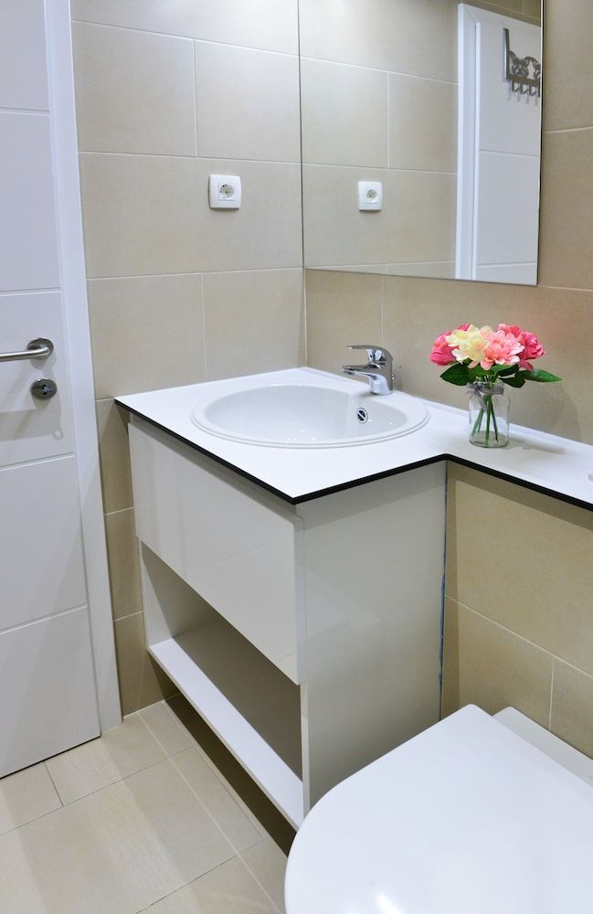 Apt 3 Flowers - 5 min to Split Old Town Apartment, 3 Bedrooms 23