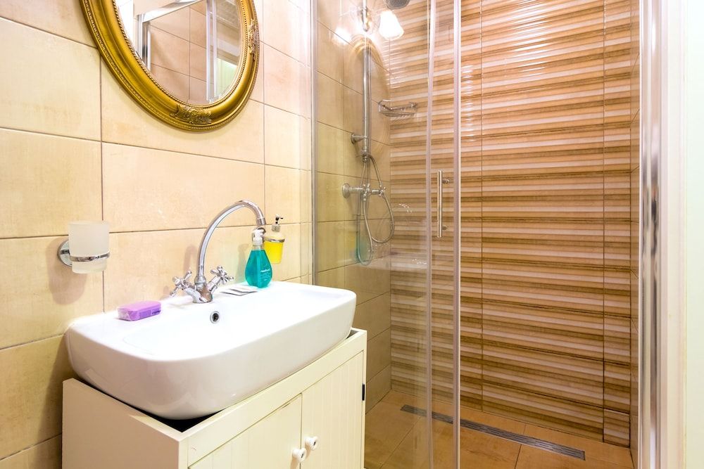 Gaius Aurelius Valerius Traditional Studio, Courtyard View 9