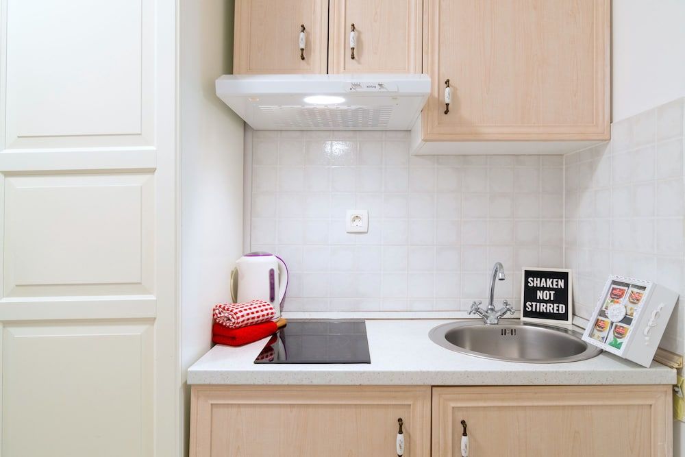 Gaius Aurelius Valerius Romantic Studio, Courtyard View 10