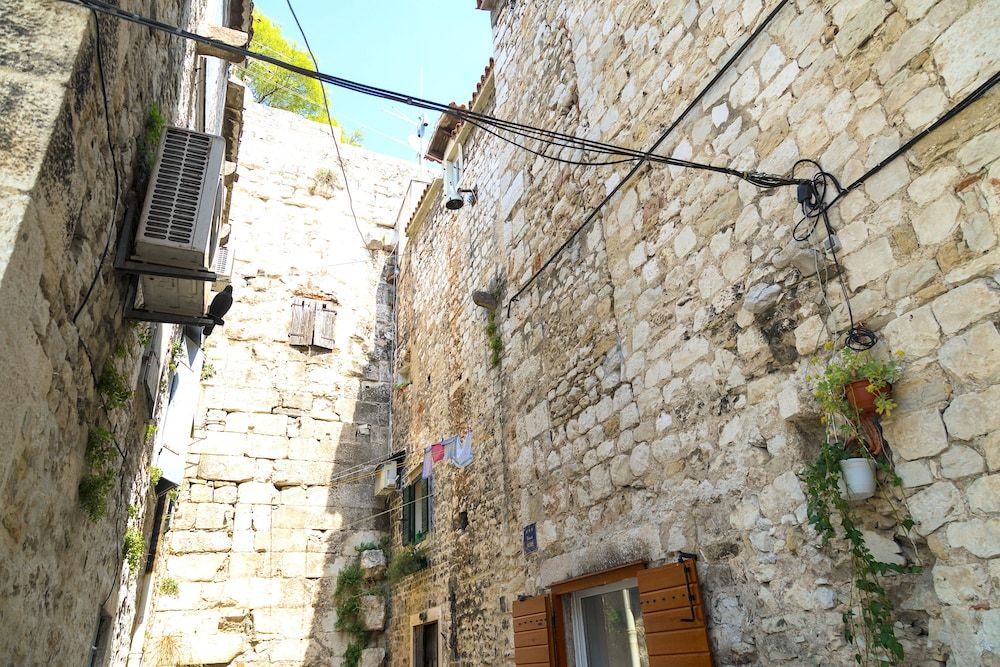 undefined Gaius Aurelius Valerius 7