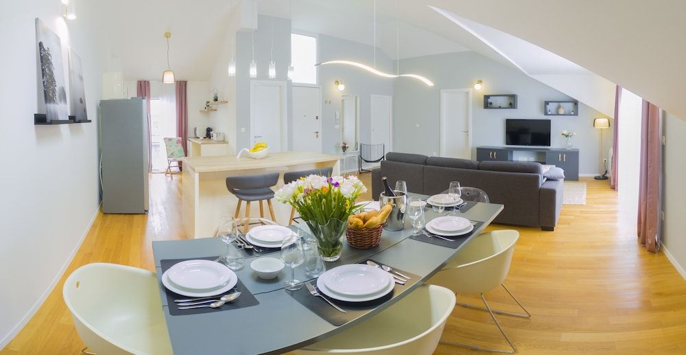 undefined Presidential Suites Chica Cure