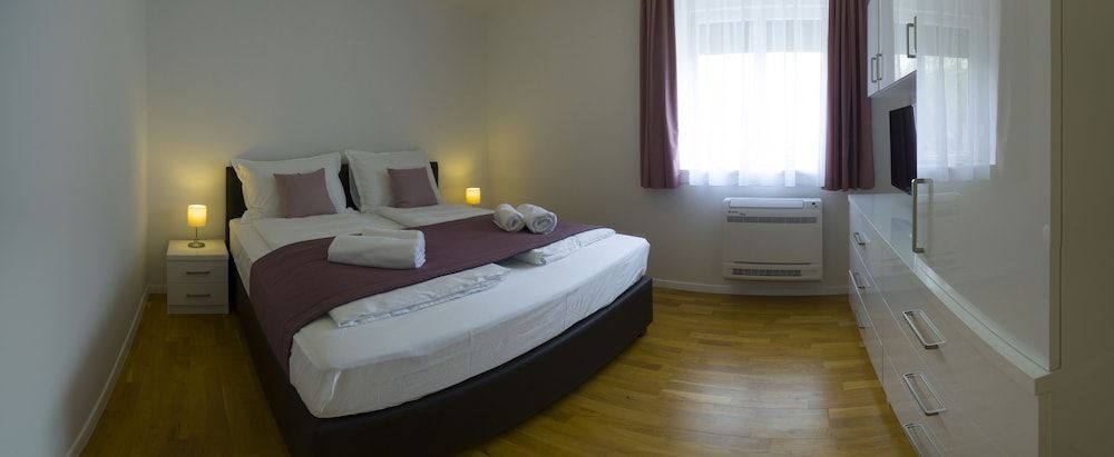 undefined Presidential Suites Chica Cure 9