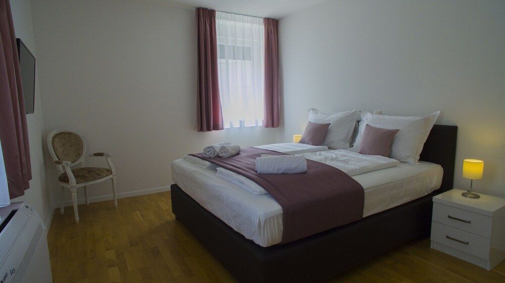 undefined Presidential Suites Chica Cure 5