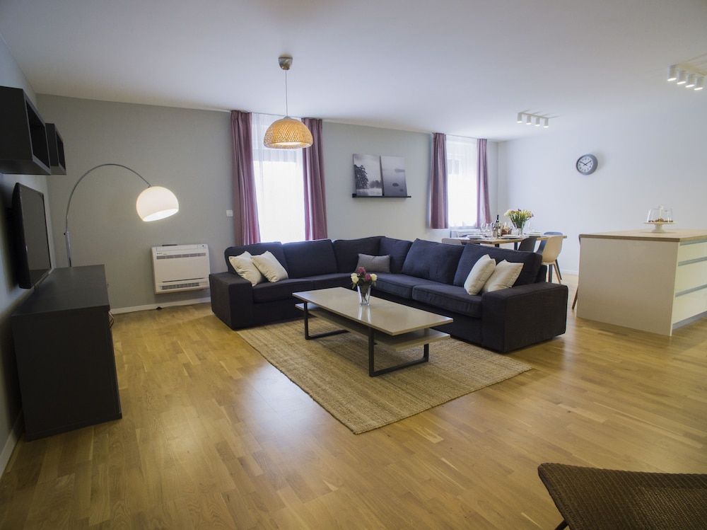 undefined Presidential Suites Chica Cure 2