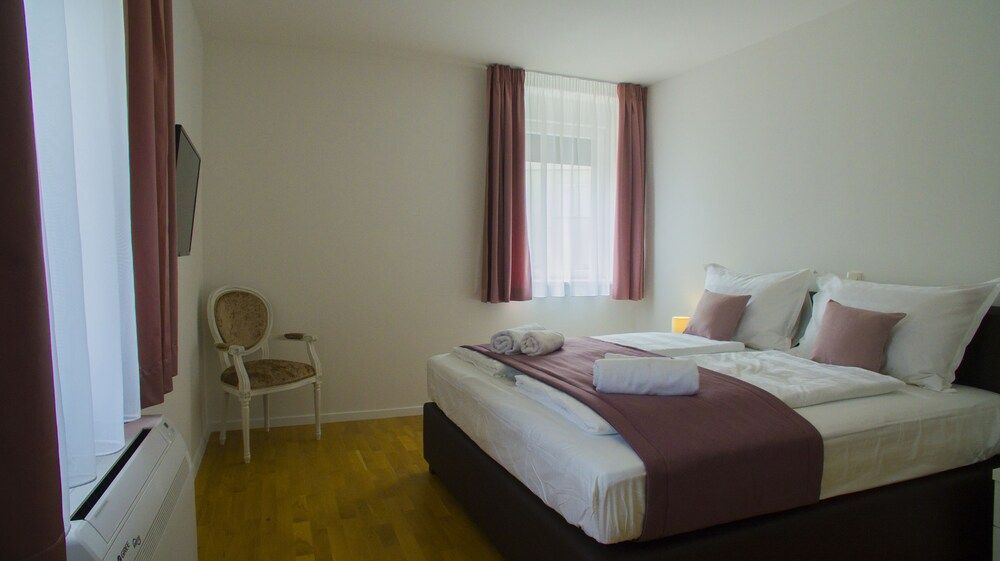 undefined Presidential Suites Chica Cure 7