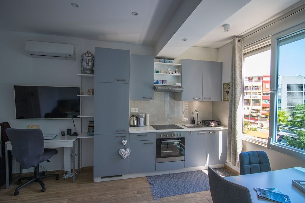 undefined Brand New Suite next to Palace & Beach 10
