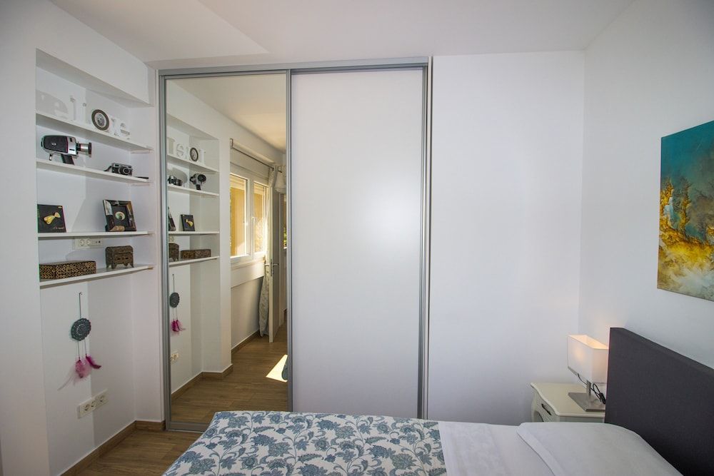 undefined Brand New Suite next to Palace & Beach 7