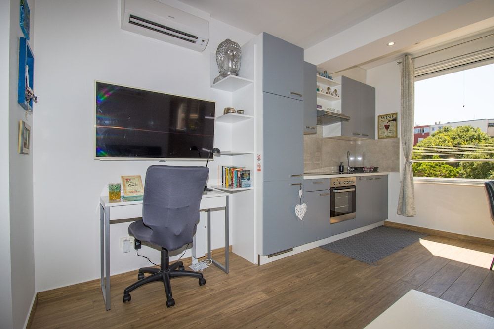 undefined Brand New Suite next to Palace & Beach 9