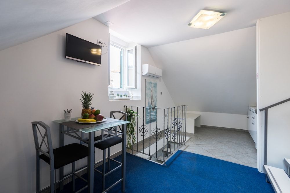 Split Apartments with Hotel Service Executive Studio 20