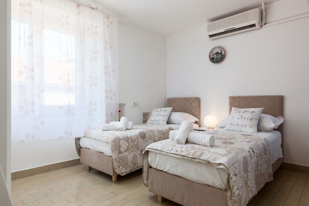 Split Apartments with Hotel Service Traditional Studio, City View (V) 3