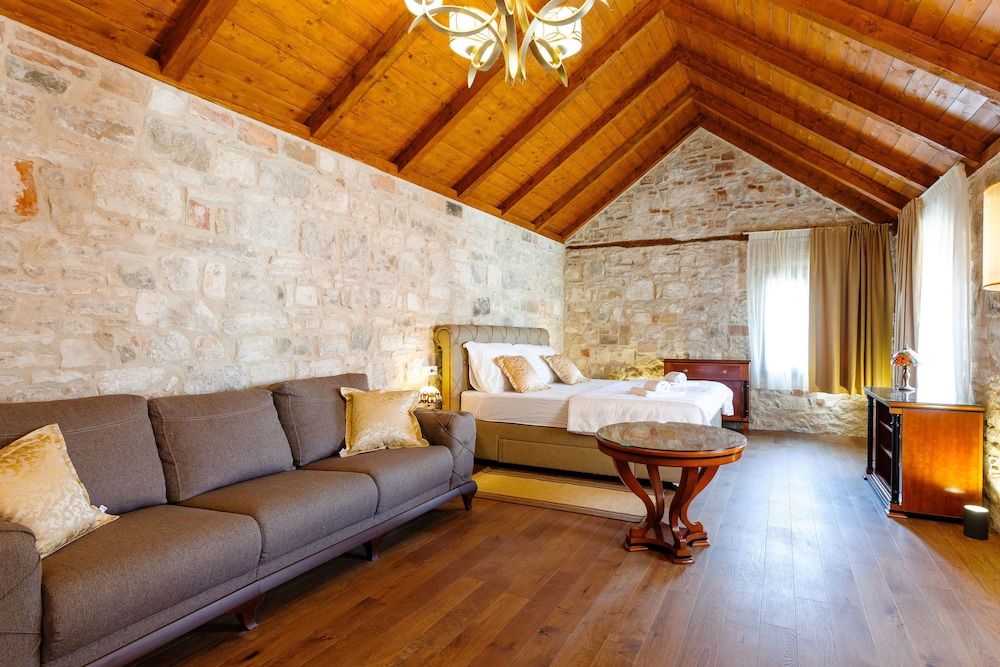 undefined L U X E Collection 2