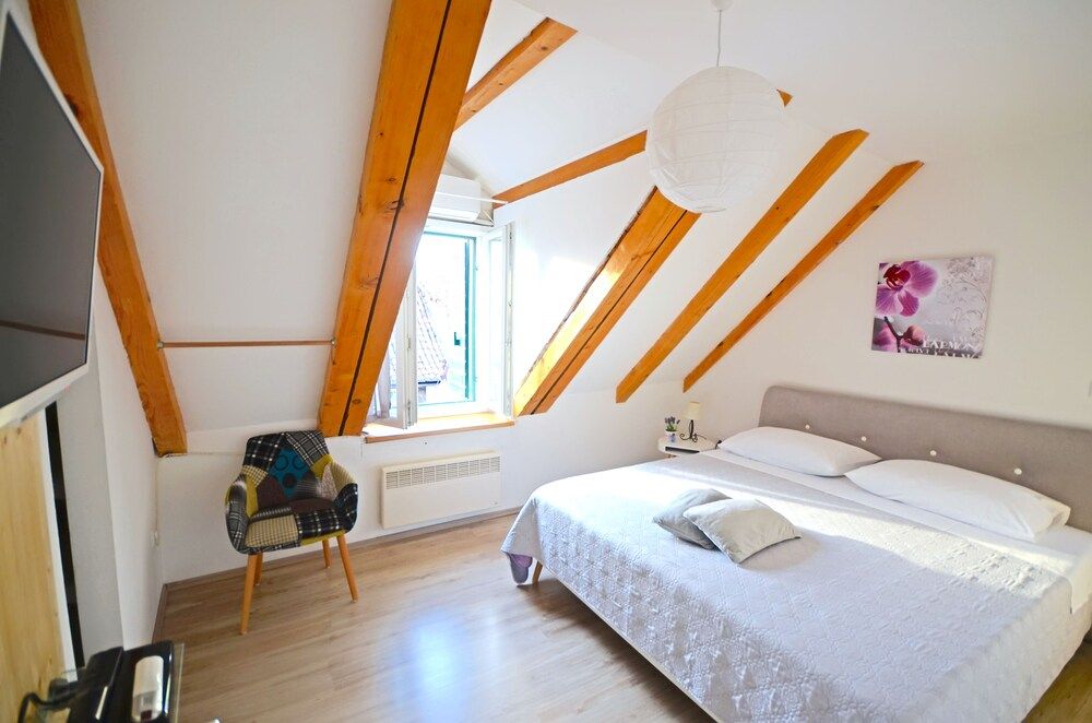 undefined L U X E Collection 8