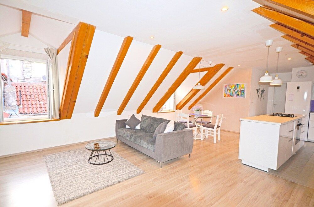 L U X E Collection Penthouse (Cindro Pallace) 19