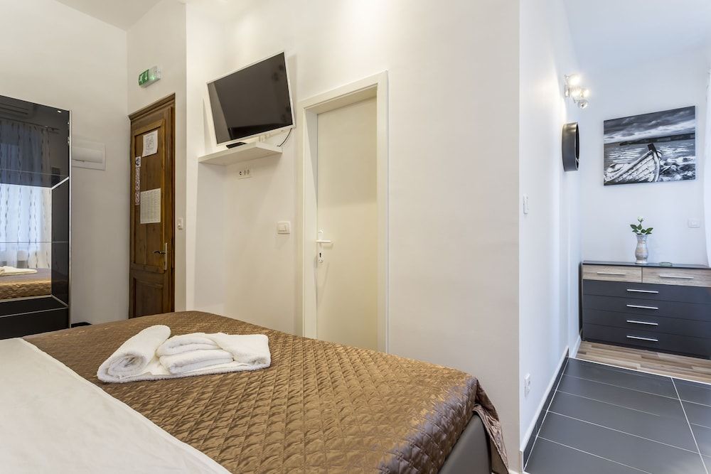 undefined Luxury Center with Spa 10