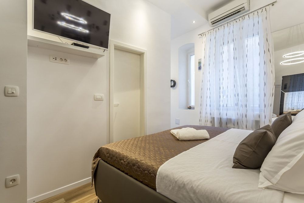 undefined Luxury Center with Spa 6