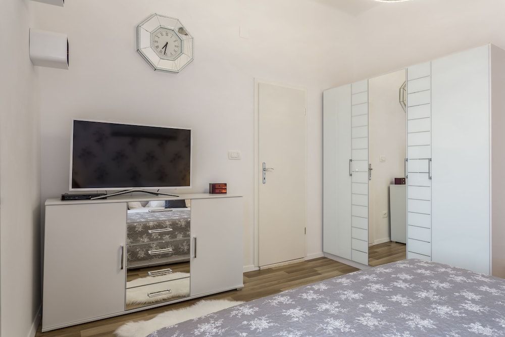 undefined Luxury Center with Spa 9