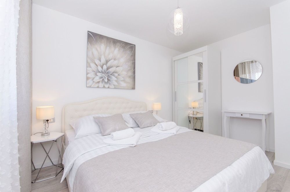 undefined Apartment Luxury Center 3