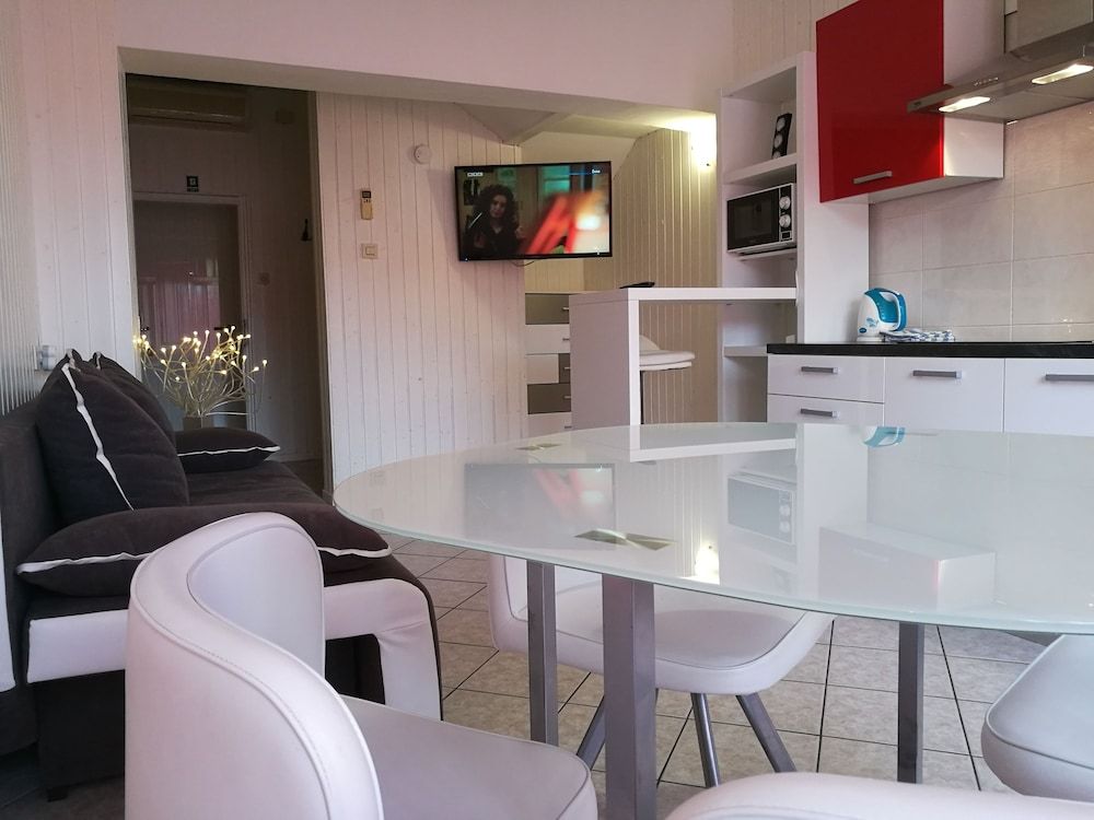 undefined Apartments Ella 9