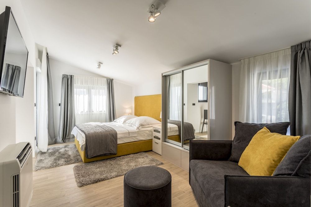 2nightStudios Apartment, Pool Access 5