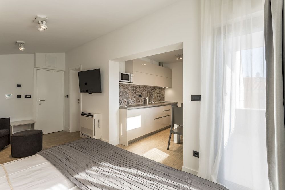 2nightStudios Apartment, Pool Access 16