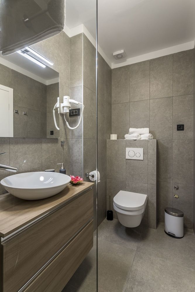 2nightStudios Apartment, Pool Access 8