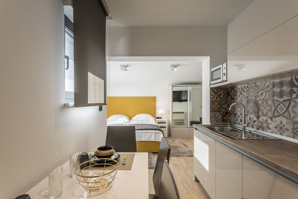 2nightStudios Apartment, Pool Access 7