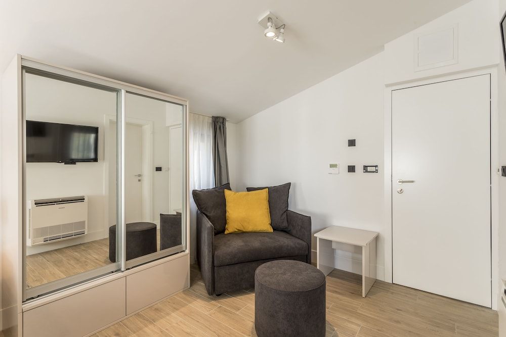 2nightStudios Apartment, Pool Access 12